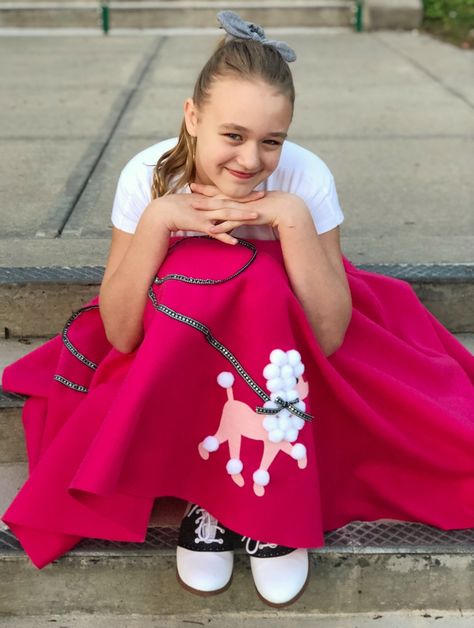 50s Poodle Skirt Outfit, Poodle Skirt Diy, Diy Poodle Skirt Women, Poodle Skirts Diy, Diy Poodle Skirt For Kids, Easy Poodle Skirt, Easy Poodle Skirt No Sew, Poodle For Poodle Skirt, Poodle Skirts For Kids