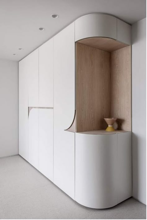 Curved Cabinets Living Room, Curved Storage Cabinet, Curved Wardrobe Design, Curved Cabinet Design, Round Edge Cabinet, Curved Millwork, Concealed Closet, Kitchen Color Design, Kitchen Colors Schemes