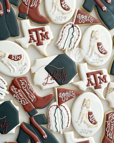 Texas A&m Graduation Cookies, Texas A M Ring Dunk Party, Texas A&m Cookies, Ring Dunk Party Ideas, Aggie Cookies, Aggie Party, Watch Party Snacks, Aggie Ring Dunk, Tamu Aesthetic