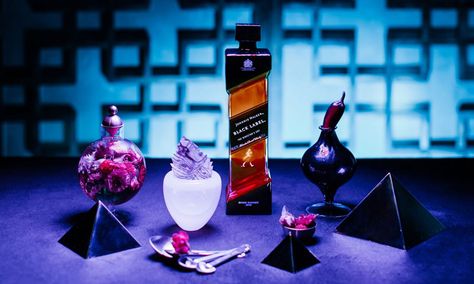 Johnnie Walker introduces Johnnie Walker Black The Directors Cut Whisky and futuristic whisky cocktails. Space Cocktails Drinks, Alien Themed Cocktails, Cyberpunk Cocktail, Futuristic Cocktails, Johnnie Walker Cocktails, Aesthetic Eating, Star Wars Drinks, April Moodboard, Fireball Drinks