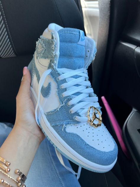 Bape Shoes, Pink Nike Shoes, Woman Sneakers, Crocs Fashion, Sneakers Jordans, Trendy Shoes Sneakers, Nike Fashion Shoes, Pretty Shoes Sneakers, Denim Sneakers