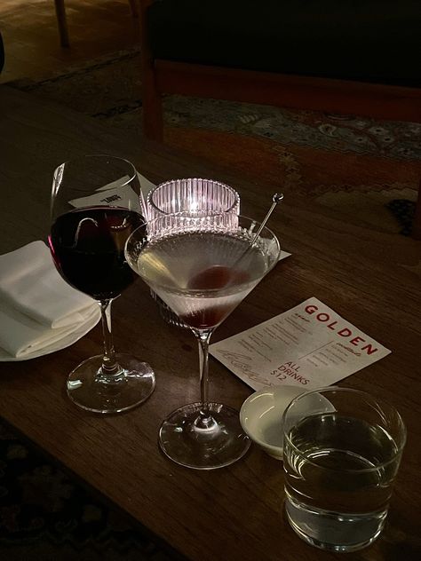 Terrence Loves You, Arte Jazz, Glasses Of Wine, Jazz Bar, Jazz Club, Pretty Drinks, Foto Ideas Instagram, Dark Aesthetic, Dream Life