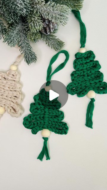 Crochet T Shirt Yarn Projects, Simple Crochet Christmas, T Shirt Yarn Crochet, 2024 Challenge, Zig Zag Crochet, Tie A Knot, Christmas Tree Diy, Crochet Xmas, Crochet Christmas Trees