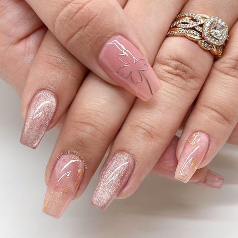 Pink Rose Gold Nails, Rose Gold Nails Glitter, Rose Gold Nail Art, St Patricks Day Nails, Acrylic Pink, Gold Nail Art, Gold Glitter Nails, Elegant Nail Designs, Rose Gold Nails