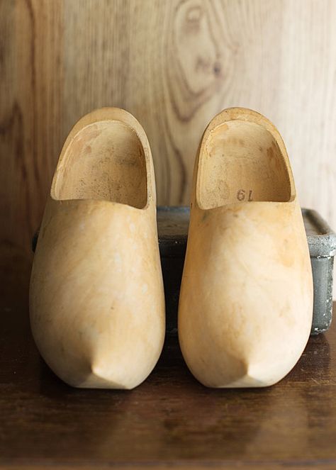 Holland, :) Plain, simple unpainted, the way most Dutchman would want them. #Siepelmarkten #Ootmarsum Dutch Wooden Shoes, Dutch Clogs, Shoe Maker, Wooden Shoe, Van Gogh Museum, Country Wear, Wooden Clogs, Wooden Shoes, Willow Tree