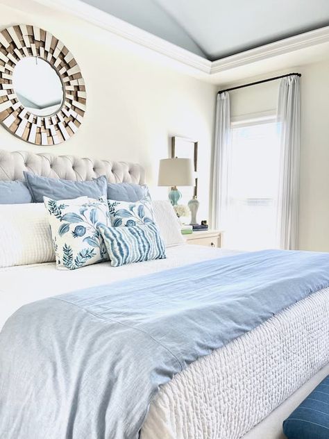 Layered Bedding Ideas (How to Create a Beautiful and Cozy Bed) - Perfecting Places Beach House Bedding Ideas, Colorful Bed Pillows, Coastal Master Bedding Ideas, Blue Bedding Inspiration, White And Blue Bedding Ideas, Layer Bedding Ideas, Coastal Farmhouse Bedding, Coastal Grandma Bedding, Blue Coastal Bedding