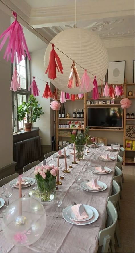 Party Tables Set Up, Ideas Cumpleaños Mujer, Birthday Party Aesthetic Decorations, Ideas Para Cumpleaños Mujer, Ideas De Cumpleaños Aesthetic, 23rd Birthday Ideas, Galentine's Party, Bachelorette Decor, Party Decor Ideas