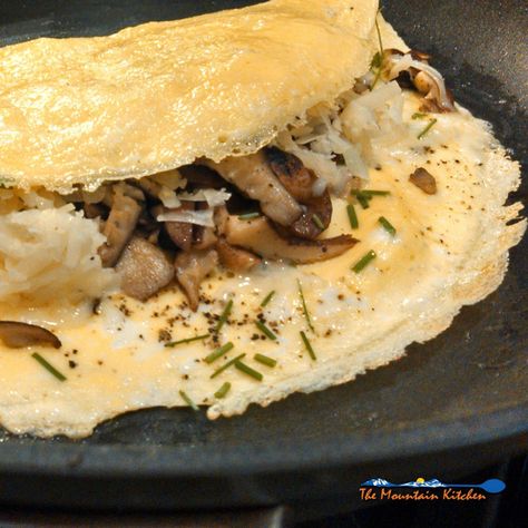 Shiitake Mushroom Omelettes With Cheese {A Meatless Monday Recipe Mushroom Recipes Indian, Fried Mushroom Recipes, Mushroom And Cheese, Oyster Mushroom Recipe, Mushroom Omelette, Mountain Kitchen, Stuffed Mushroom, Meatless Monday Recipes, Shiitake Mushrooms