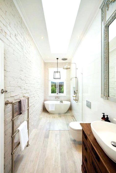 Long Narrow Bathroom Layout, Long Bathroom Design, Scandinavian Bathrooms, Narrow Bathroom Layout, Long Narrow Bathroom, Narrow Bathroom Designs, Minimal Bathrooms, Boho Bathrooms, Design Interior Baie