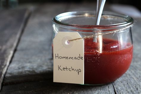 Quick & Easy Homemade Ketchup Ella Vegan, Homemade Ketchup Recipes, Paleo Sauces, Ketchup Recipe, Homemade Ketchup, Homemade Condiments, Back To Nature, Coleslaw, Diy Food