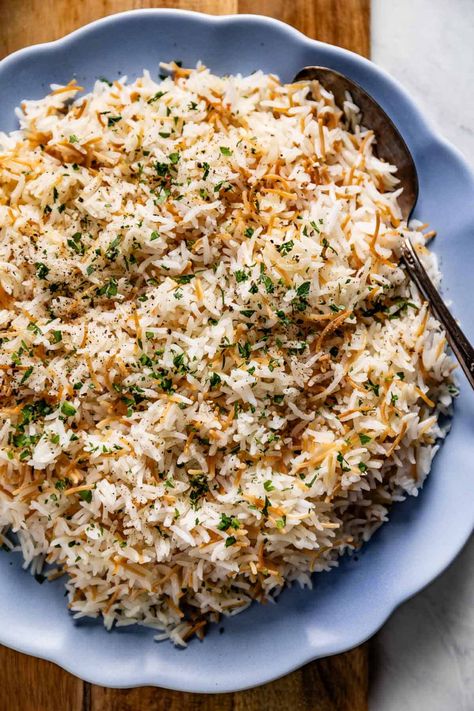 Lebanese vermicelli rice is a more flavorful and delicious alternative to regular (mostly bland) rice. Perfect for meat and vegetable dishes. Rice With Vermicelli, Lebanese Rice Recipe, Arabic Rice, Lebanese Rice, Turkish Rice, Vermicelli Rice, Vermicelli Recipes, Pilaf Recipes, Pasta Side Dishes