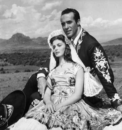 Ricardo Montalban & Pier Angeli Vintage Mexican Wedding, Mexican Couple, Charro Suit, Anna Magnani, Couple Romantic, Lana Turner, Gina Lollobrigida, Wedding Movies, Couple Shots