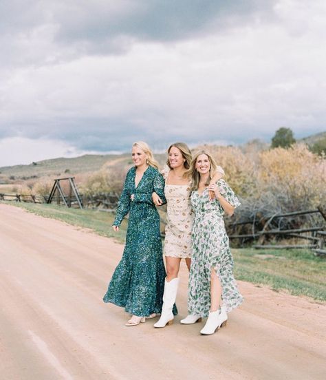 Mountain Cocktail Attire, Cowboy Wedding Guest Outfit, Cowboy Cocktail Attire, Mountain Chic Fashion, Western Cocktail Attire, Western Wedding Outfits, Western Wedding Outfits Guest, Western Wedding Guest Outfit, Mountain Formal