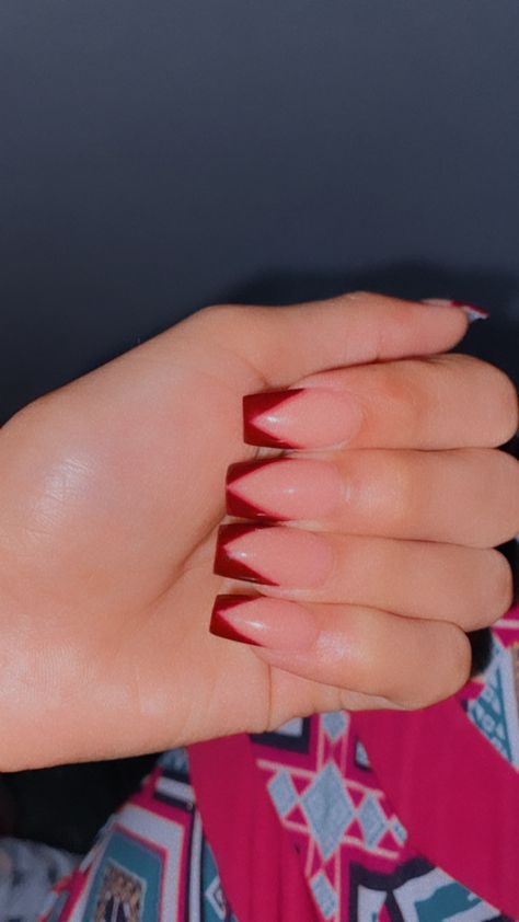 Red French Nails, Uñas acrílicas rojas. Short Coffin Red French Tip Nails, Black French Tip With Red Stars, Red French Outline Nails, Red Triangle French Tip Nails, Blood Red French Tip Nails, Red Tips Almond Shape, Red French Nails, Red Tip Nails, Tip Nail Designs