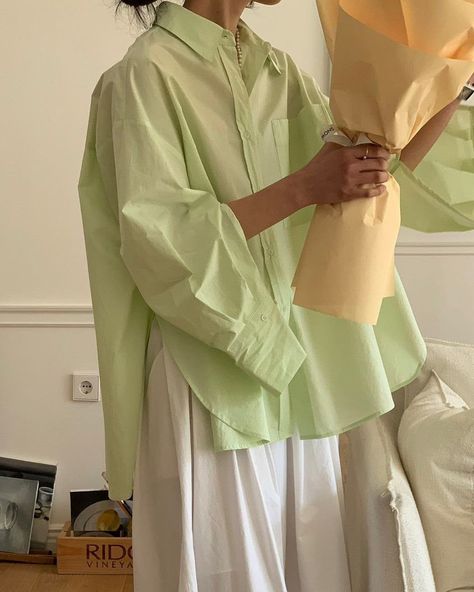 Green And White Clothes, Boho Elegant Outfit, Green Shirt Outfit, Pink Shirt Outfit, Blouse Casual Fashion, Modest Summer Outfits, Modest Fits, Hijabi Style, Color Pastel