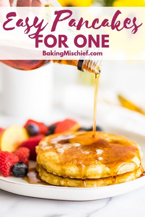 These Pancakes for One are SO good, super easy, and perfectly portioned to make just two pancakes. Single Serve Pancakes Healthy, Almond Flour Pancakes For One, Chocolate Chip Pancakes For One, Healthy Pancakes For One, Easy Pancakes For One, Easy Pancake Recipe For One, Pancakes For 1 Person, Single Serving Pancakes, Easy Breakfast For One Person