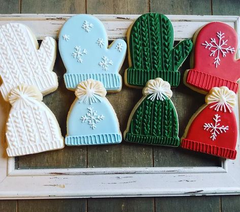 Christmas Mitten Cookies Decorated, January Royal Icing Cookies, Christmas Mitten Cookies, Mitten Cookies Royal Icing, Mitten Sugar Cookies, Mitten Cookies Decorated, Mitten Cookies, Royal Iced Cookies, Cookie Business