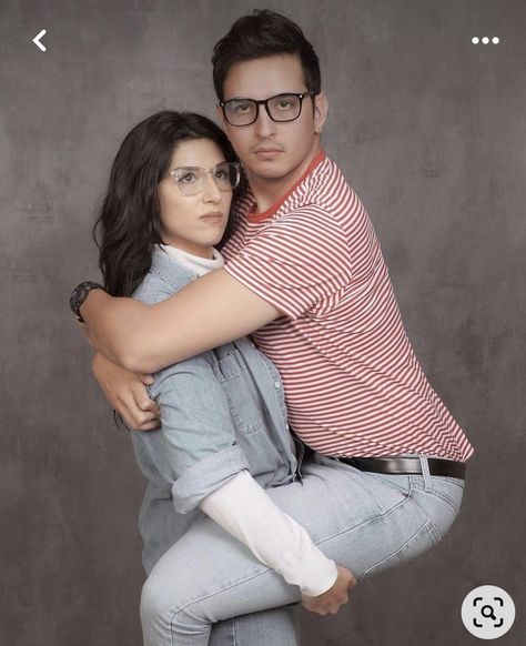 Couple Poses Reference Funny, Funny Calander Photoshoot Ideas, Awkward 70s Family Photos, Funny Denim Family Pictures, Old Jcpenney Portraits, Funny 90s Pictures, Couple Pose Photo Reference, Cute Couple Poses Funny, Awkward Duo Poses