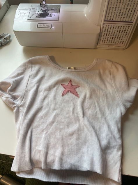 Shirt Design Inspiration Creative, Thrifted Tee Shirts, Star Tee Shirt, Star Top Pink, Embroidered Shirt Aesthetic, Fabric Stitch Shirts, Cute Thrifted Clothes, Patch Work On Tshirt, Sewing Tee Shirts