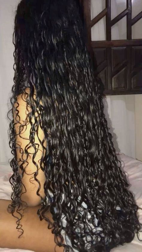 Long Curly Black Hair, Mrs Bella, Long Natural Curly Hair, Curly Hair Care Routine, Curly Hair Photos, Beautiful Curly Hair, Hairdos For Curly Hair, Black Curly Hair, Long Curls