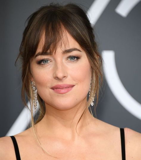 Found: The Best Bangs for Every Face Shape, According to Experts Blond Pony, French Fringe, Short Side Bangs, Rectangle Face, Soft Bangs, Textured Bangs, Dark Brunette Hair, Red Carpet Hair, Simple Ponytails