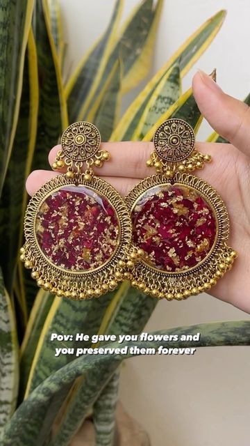 Earring Resin, Fashion Jewelry Necklaces Gold, Roses Romantic, Diy Earrings Easy, Indian Wedding Jewelry Sets, Preserving Memories, Pretty Jewelry Necklaces, Antique Jewellery Designs, Jewelry Design Drawing