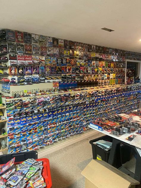 Hotwheels Rooms, Hotwheels Decorations Ideas, Hot Wheel Decor, Hot Wheels Collection Room, Hot Wheel Wall Display, Hot Wheels Decor, Hotwheels Collections, Hot Wheel Collection, Hot Wheels Room Decor