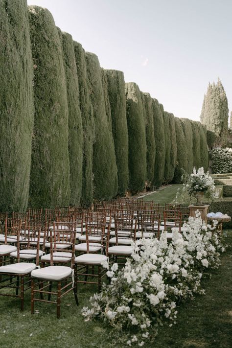 European Garden Wedding Theme, Tuscan Wedding Flower Arrangements, Tuscan Countryside Wedding, Tuscany Garden Wedding, European Countryside Wedding, Tuscan Wedding Theme Rustic Italian, European Wedding Inspiration, La Foce Wedding, Tuscan Summer Wedding