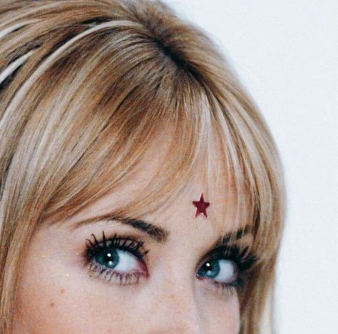 Mia Colucci, 2000s Fashion Trends, Girl Friendship, Clip Hairstyles, Mia 3, 2000s Fashion, Aesthetic Makeup, Best Shows Ever, Y2k 2000s