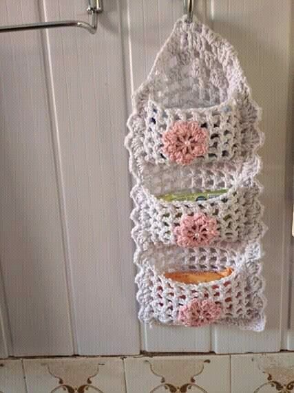 Crochet Pants Pattern, Crochet Flower Scarf, Crochet Organizer, Crochet Ornament Patterns, Crochet Eyes, Hanging Home Decor, Handmade Wall Hanging, Crochet Goodies, Crochet Bookmarks