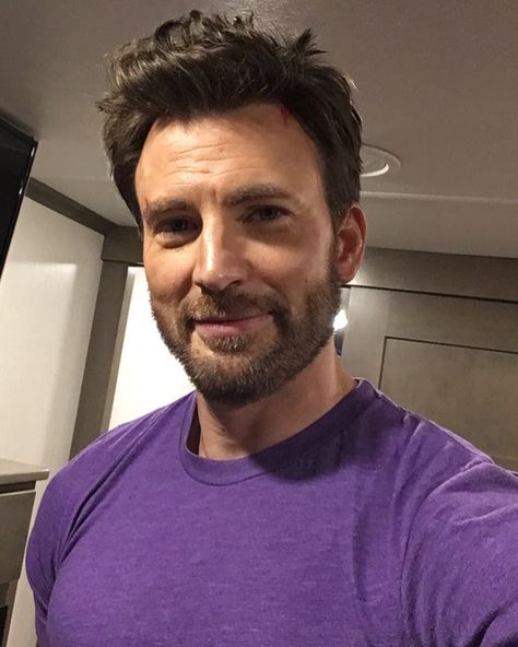 Chris Evans on Instagram: “Fluffy hair✔️ Dirt✔️ Purple✔️ #ghosted” Christopher Evans, Robert Evans, Chris Evans Captain America, Fluffy Hair, Steve Rogers, Chris Evans, American Actors, Loki, Celebrity Crush