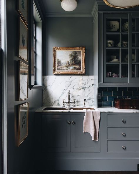 Jean Stoffer on Instagram: “Photographing the Butler’s Pantry at The Madison was tricky. It has north facing windows and is enveloped with this saturated color.…” Modern Cottage Kitchen, Jean Stoffer Design, Pantry Room, Inset Cabinets, Butler’s Pantry, Frameless Cabinets, Stone Gallery, Chris Loves Julia, Pretty Kitchen