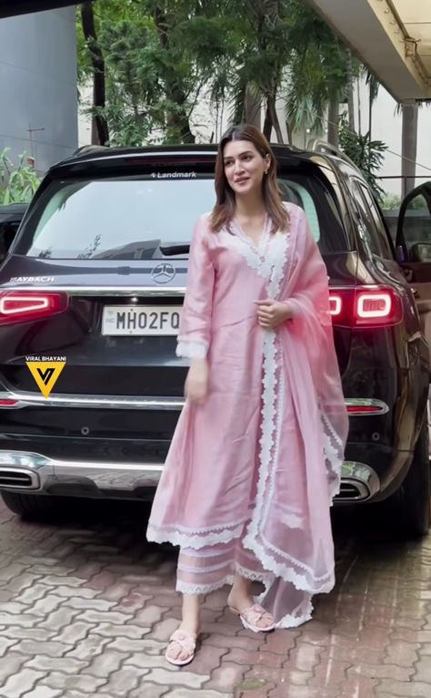 Anarkali Dress With Pants, Celebrity Anarkali Suit, Kriti Sanon Suit, Kriti Sanon In Kurti, Office Kurti Outfits Women, Suit Aesthetic Indian, Trendy Suits Women Indian, Pakistani Kurta Designs Women, Kriti Sanon Outfits