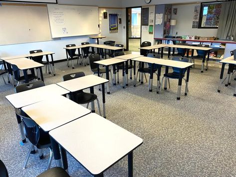 A Flexible Classroom Seating Design | Edutopia Parent Teacher Documentation Form, Classroom Seating Arrangements Desks, Flexible Classroom Seating, Classroom Desk Arrangement, School Desk Arrangements, Desk Arrangement, Small Classroom, Classroom Seating Arrangements, Student Information Sheet