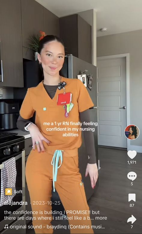 Nurse Outfit Ideas, Phlebotomist Aesthetic, Cute Scrubs Outfits, Scrub Fits, Styling Scrubs, Nurse Fits, Vet Aesthetic, Style Scrubs, Nursing Lifestyle