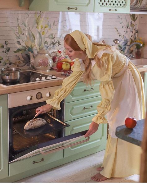 Cottagecore Housewife Aesthetic, Wife Aesthetic Vintage, Nails Happy Birthday, House Wife Aesthetic, Kerajaan Vibes, Canvas Stretching, 50s House, Kitchen Maid, Wife Aesthetic