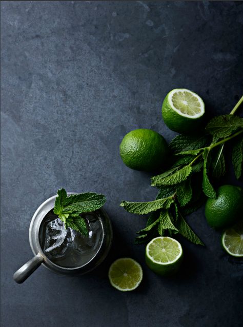 Limes... Food Photography Fruit, Dark Food Photography, Fruit Shop, Food Photography Tips, Fruit Photography, Festive Drinks, Food Backgrounds, Greens Recipe, Limes