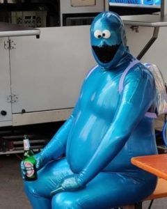 i don’t remember the cookie monster looking like this #funny #meme #funnymeme #thefunnybeaver #quoteoftheday Cookie Monster Memes Funny, Cookie Monster Costume Women, Cookie Monster Makeup, Cookie Monster Funny, Cookie Monster Halloween Costume, Monster Cookies Halloween, Cookie Monster Costume, Epic Halloween Costumes, The Cookie Monster