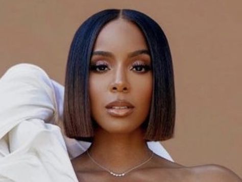 8 Inch Bob Wigs, Kelly Rowland Bob, Middle Part Bob Black Women, Bob Sew In Weave, Tyla Hair, Bobs On Black Women Real Hair, Platinum Hairstyles, Black Bobs, Classy Hairstyle