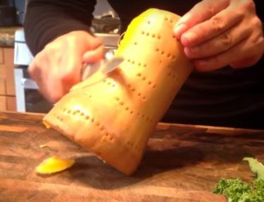 How to Make Peeling Butternut Squash Easier | TipHero Butternut Squash Microwave, Peeling Butternut Squash, How To Make Squash, Easy Butternut Squash, Cut Butternut Squash, Cooking Easy, Butternut Squash Recipes, Acorn Squash, Recipe Videos