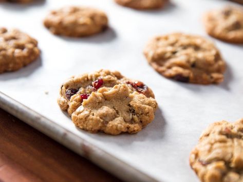 Stella Parks, Dried Cherry Recipes, Cranberry Oatmeal, Oatmeal Cookies Easy, Best Oatmeal Cookies, Cherry Cookies, Easy Oatmeal, Party Cooking, Apple Dip