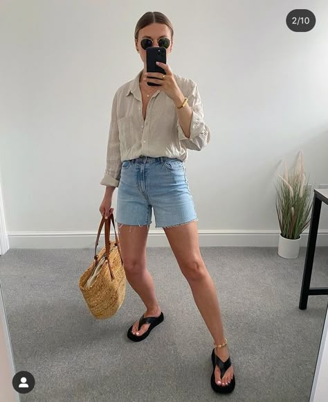 Simply Classy Outfit, Classy Mom Outfits Summer, Summer Denim Knee-length Jean Shorts, Longer Jean Shorts Outfit, Short Jeans Outfit Summer, Summer Casual Outfits For Women 2024, Spring Streetwear Knee-length Jean Shorts, Levi’s Bermuda Shorts Outfit, Trendy High-waist Denim Bermuda Shorts