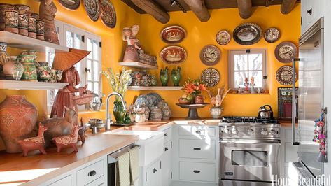 Yellow Kitchen with Santa Fe Style - Southwest Kitchen Decor Santa Fe Kitchen Decor, Mexican Style Living Room, Southwest Kitchen Decor, Mexican Dining Room, Mexican Kitchen Style, Mexican Style Kitchens, Yellow Kitchen Designs, Southwest Kitchen, Tuscan Kitchen Design