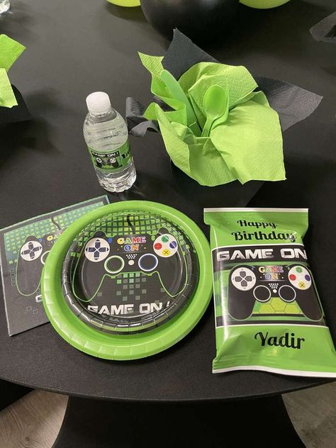 X Box Party Ideas Birthdays, Gaming Bday Party Ideas, Game On Birthday Party Ideas, Gaming Birthday Party Ideas, Gaming Party Ideas, Playstation Birthday, Gamers Party Ideas, Xbox Birthday Party, Fort Nite