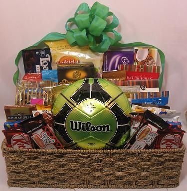 Teenage Soccer Player Soccer Gift Basket For Boyfriend, Soccer Basket Ideas Gift, Soccer Gift Basket, Soccer Girl Gifts, Girl Gift Baskets, Birthday Basket, Senior Gifts, Presents For Boyfriend, Soccer Gifts