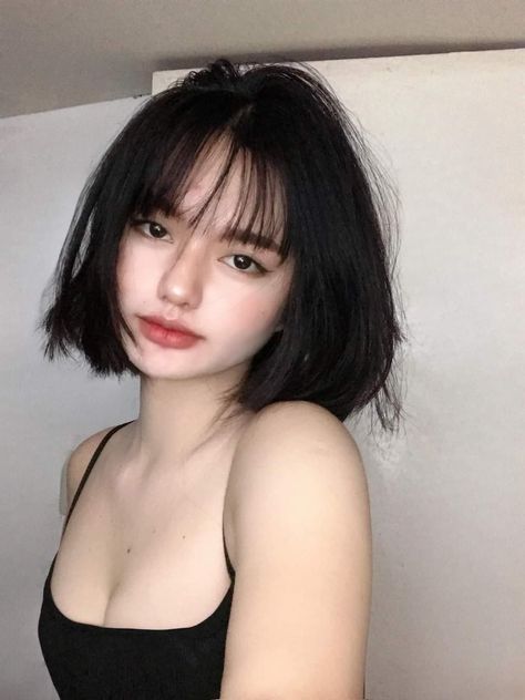 Ulzzang Girl Short Hair, Girl With Short Black Hair, Ulzzang Short Hair, Typography Tattoo, Night Anime, Girls With Black Hair, Asian Short Hair, Fate Stay Night Anime, Short Black Hairstyles