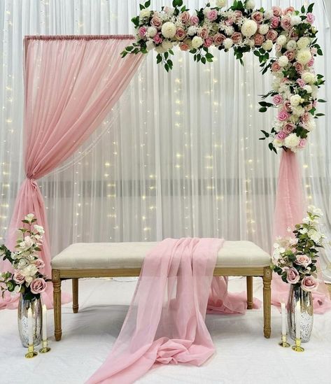 Engagement Decors At Home, Flower Decoration For Engagement At Home, Bridal Home Decor, Simple Engagement Decoration At Home, Baat Pakki Backdrop, Engagement Design Ideas Decoration, Simple Engagement Decor At Home, Roka Backdrop Ideas, Engagement Home Decor