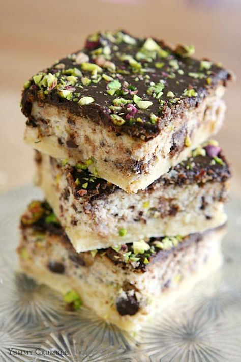 Ricotta Bars, Chocolate Cannoli, Pistachio Recipes, Pistachio Cake, Chewy Sugar Cookies, Small Bar, Bar Recipes, Think Food, Semi Sweet Chocolate Chips