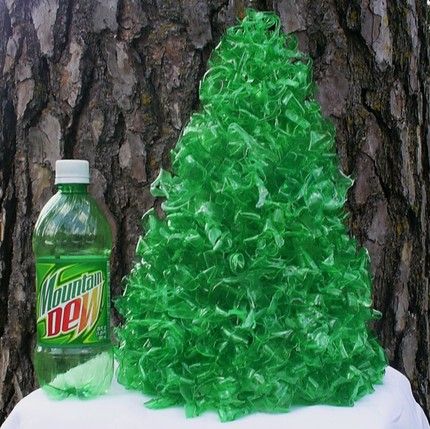 Christmas Decoration made out of recycled plastic bottles. Tree Hugging, Christmas Tree Table, Christmas Tree On Table, Plastic Bottle Flowers, Plastic Bottle Art, Plastic Christmas Tree, Tree Table, Plastic Bottle Crafts, Plastic Crafts