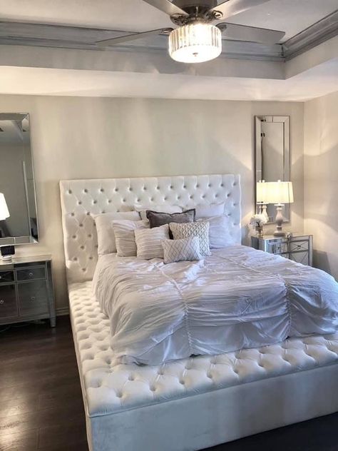 Appartement Decor, Fresh Home Decor, Girl Apartment Decor, Fresh Bedroom, White Room Decor, Luxury Room Bedroom, Classy Bedroom, Bedroom Decor For Teen Girls, Future Apartment Decor